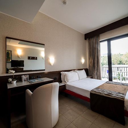Mare Hotel Савона Екстериор снимка