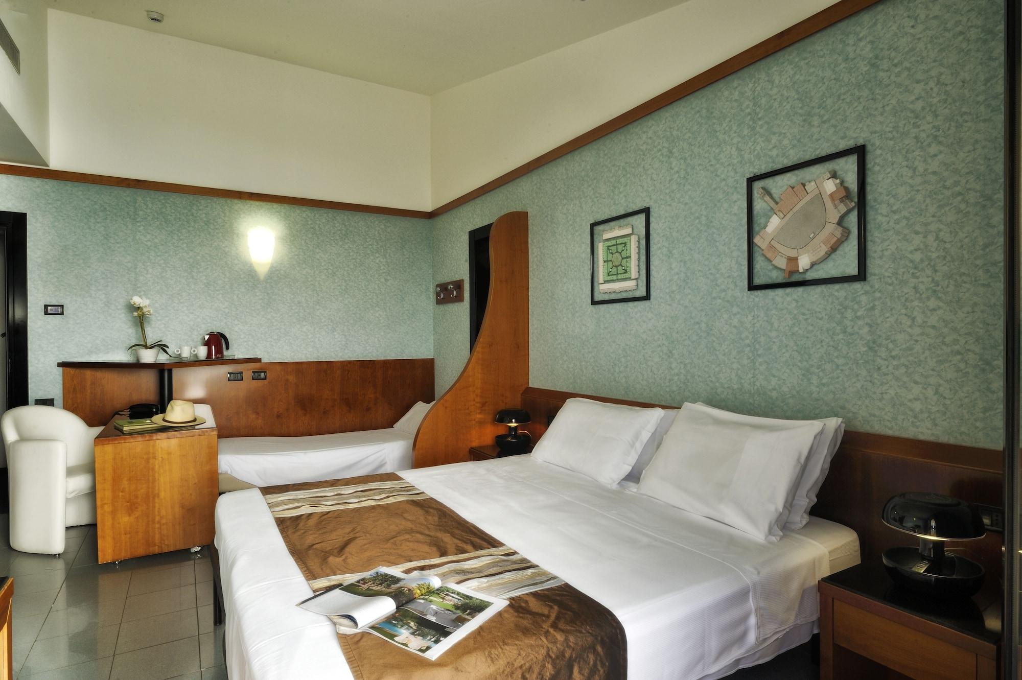 Mare Hotel Савона Екстериор снимка