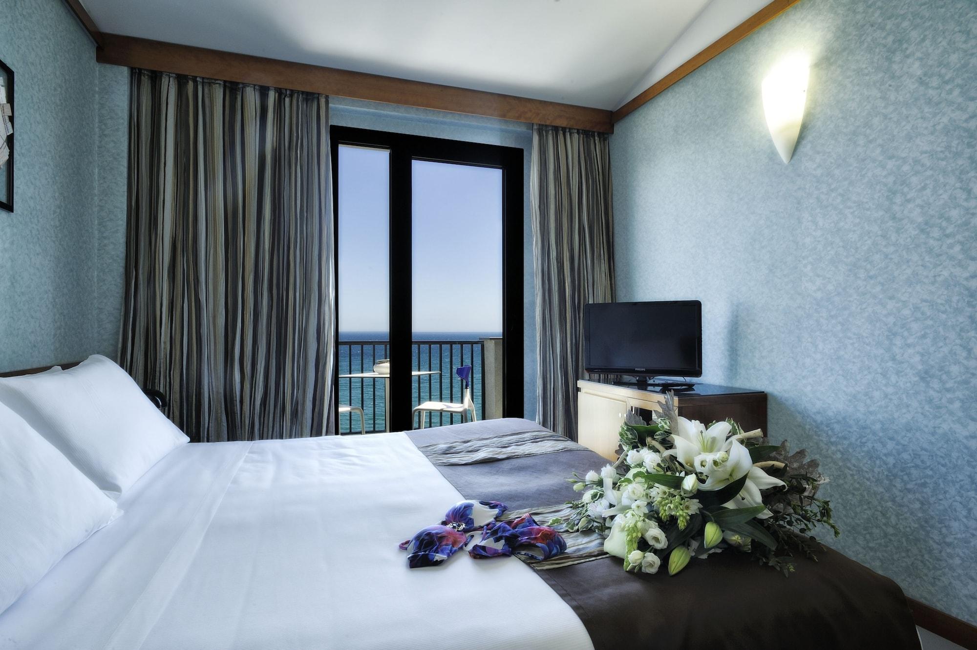 Mare Hotel Савона Екстериор снимка