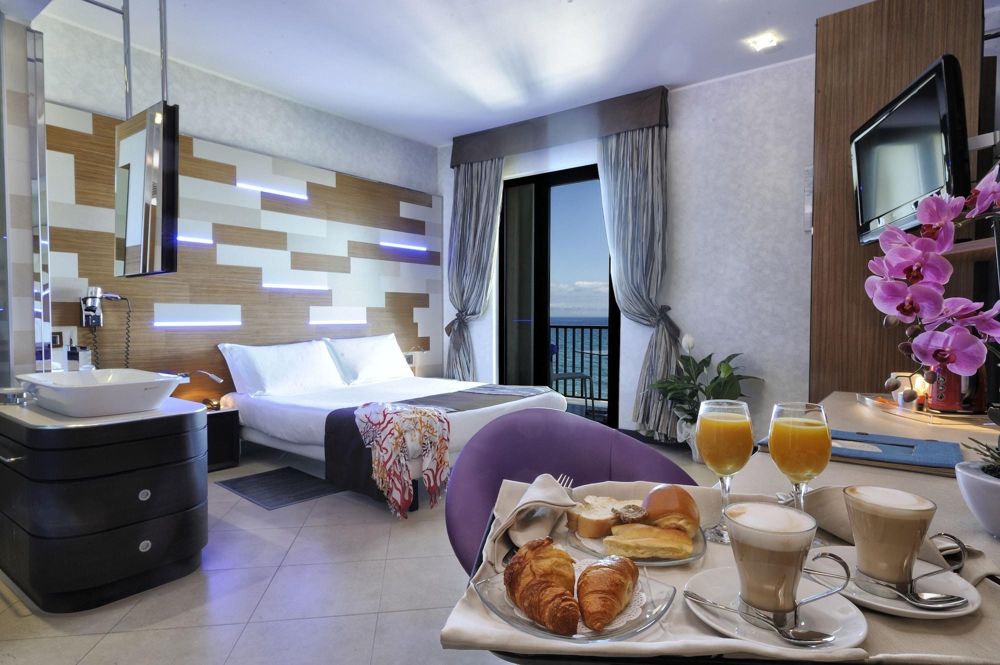 Mare Hotel Савона Екстериор снимка
