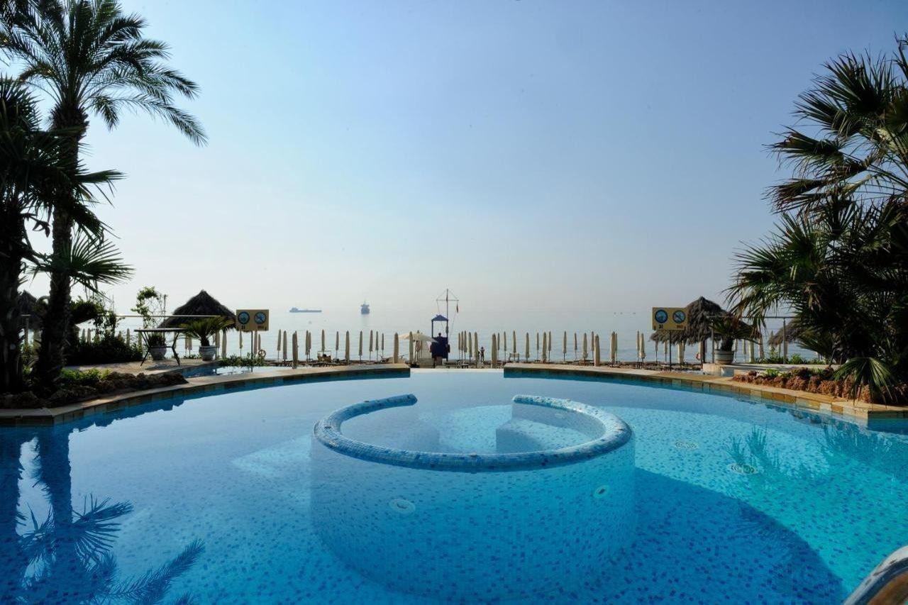 Mare Hotel Савона Екстериор снимка