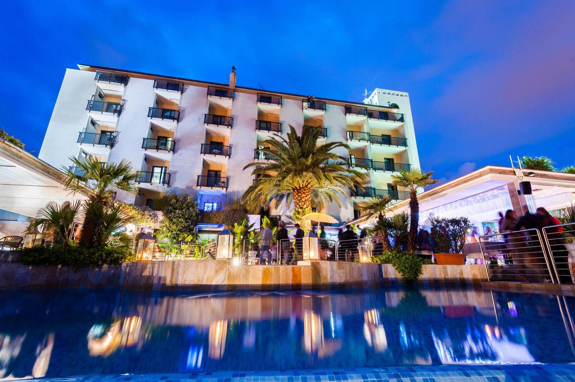 Mare Hotel Савона Екстериор снимка