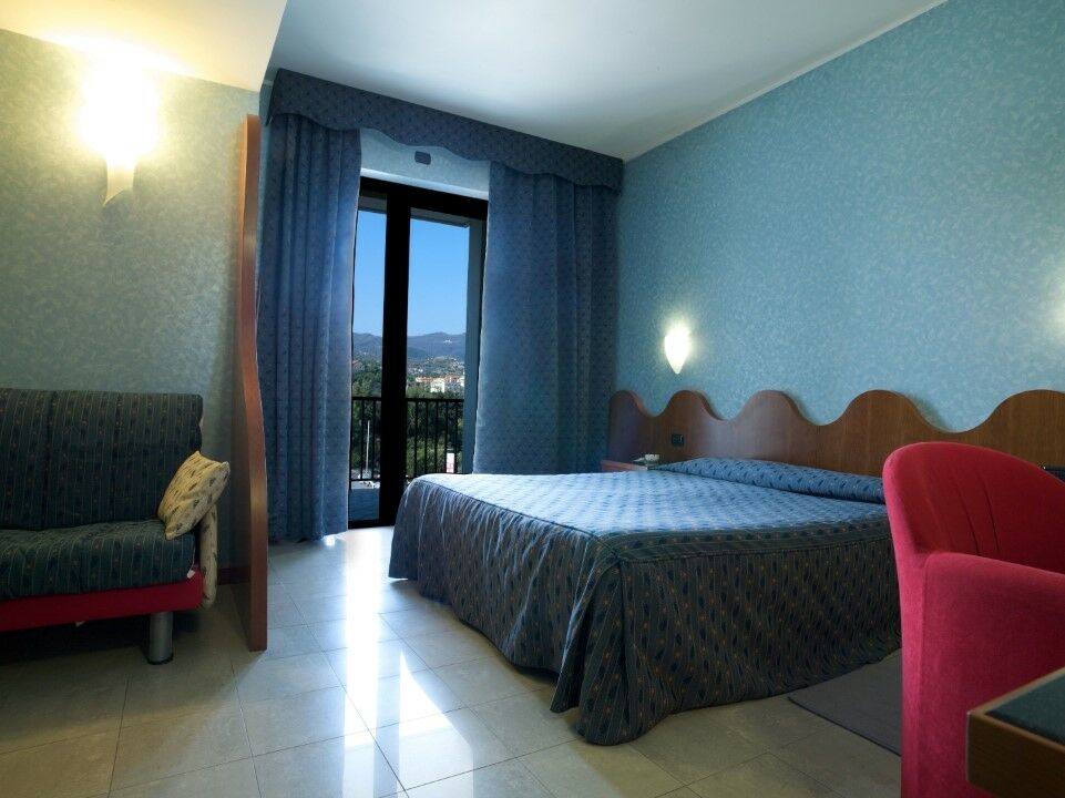 Mare Hotel Савона Екстериор снимка
